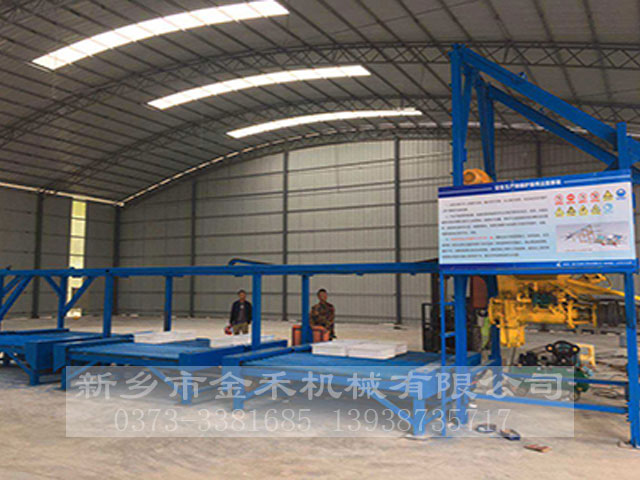 預制塊生產(chǎn)設(shè)備安裝現(xiàn)場 預制塊生產(chǎn)設(shè)備安裝現(xiàn)場