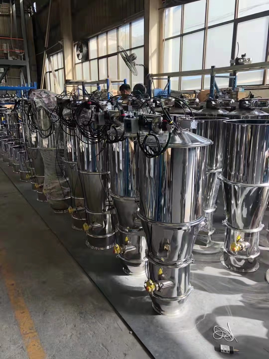 真空上料機(jī)2.jpg 真空上料機(jī)2.jpg